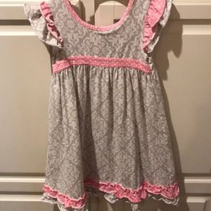 Tara collection size 6 gray/pink dress.  Adorable!